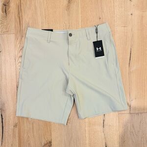 UNWORN- Mens UnderArmour Golf Shorts